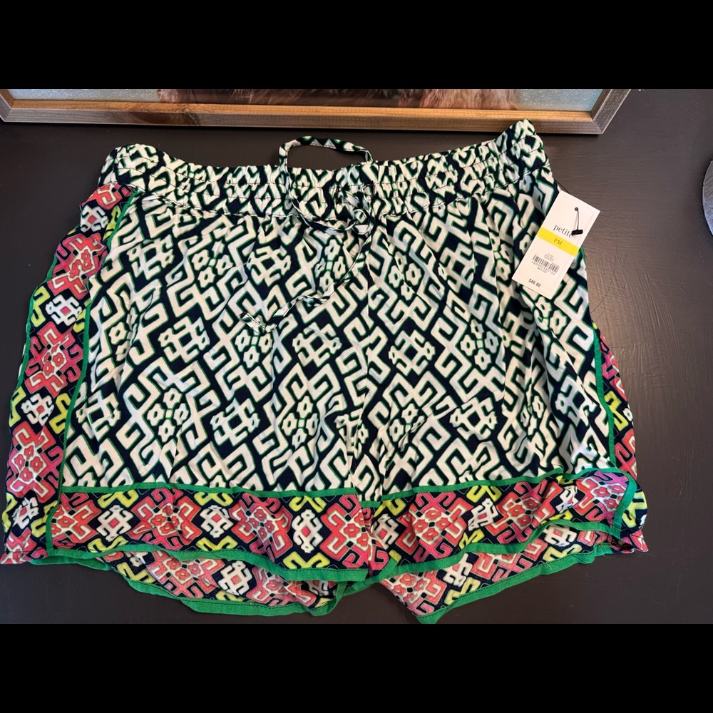 Crown and Ivy Shorts Medium